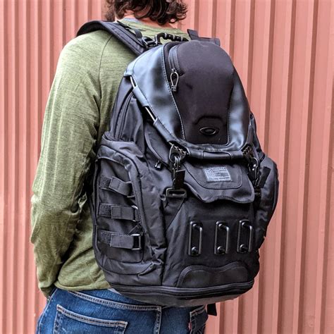 oakley backpack reviews.